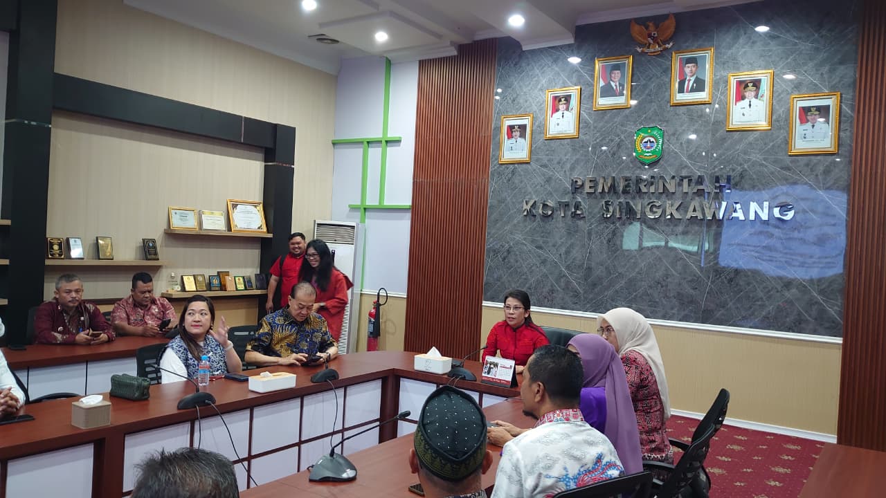 Penandatanganan Kesepakatan Bersama antara Wali Kota Singkawang dan PT. Goshen Pinnacle Indonesia
